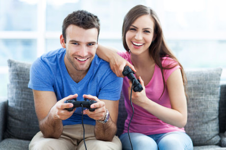couple-playing-video-game